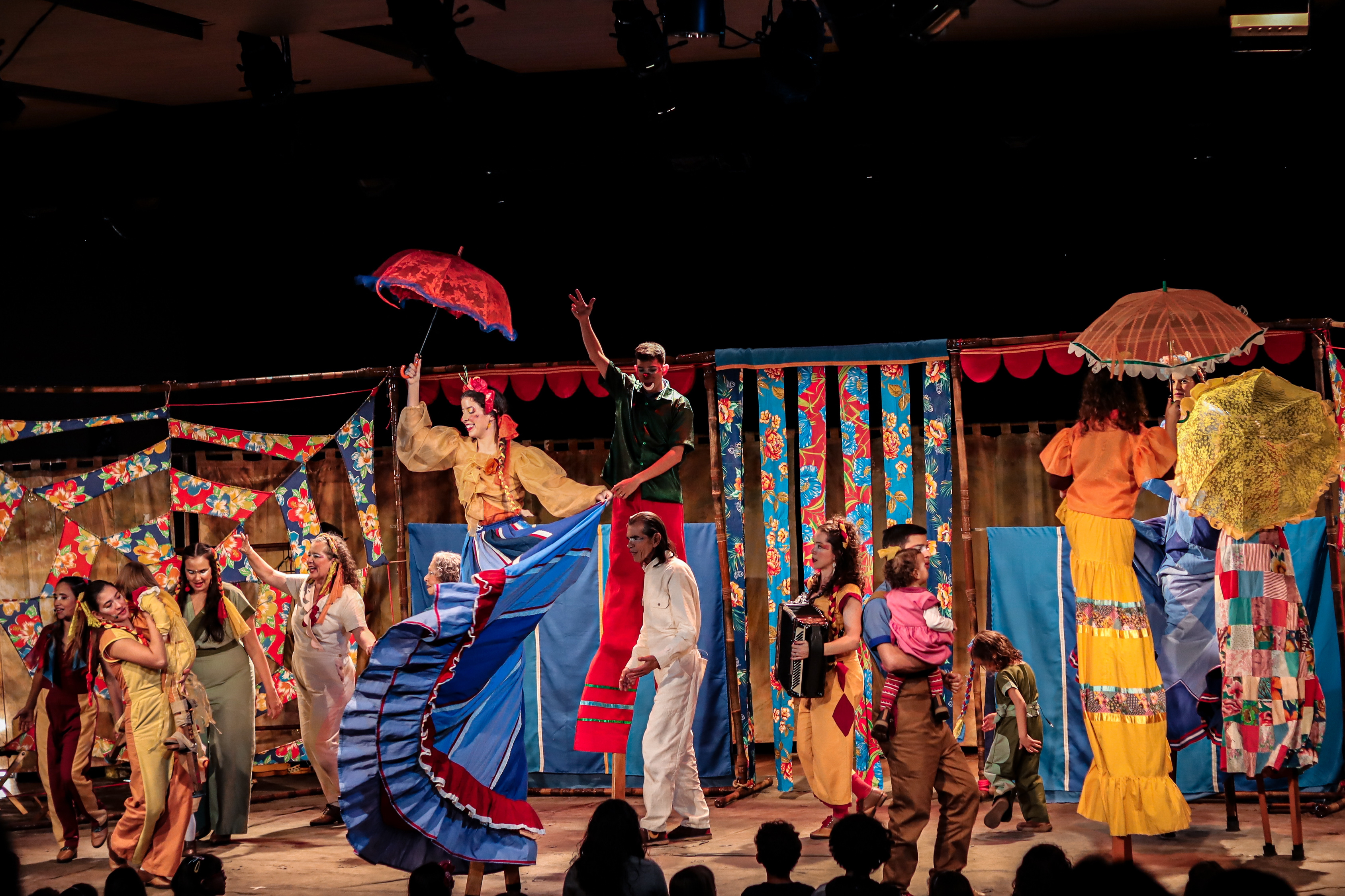 Uma vida inteira brincando: Crítica da peça “Histórias de teatro e circo - Três gerações de arte brincante”, Carroça de Mamulengos