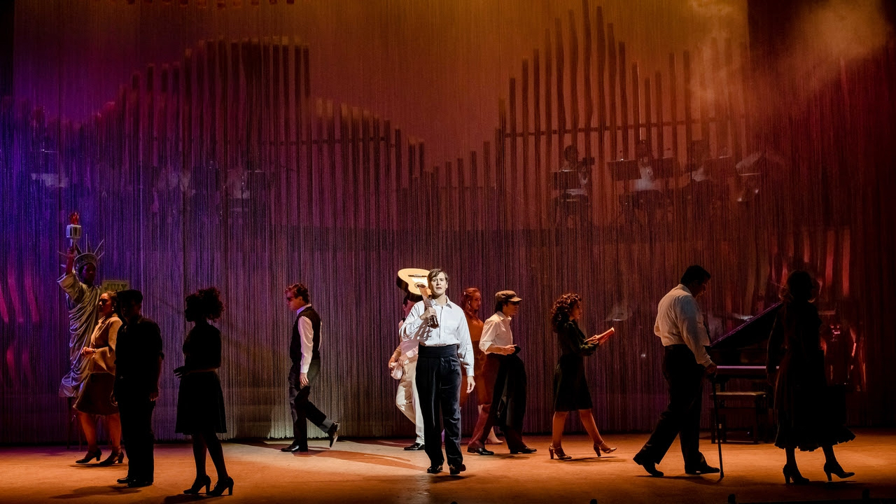 Entre pontos de atenção, um musical de bom Tom