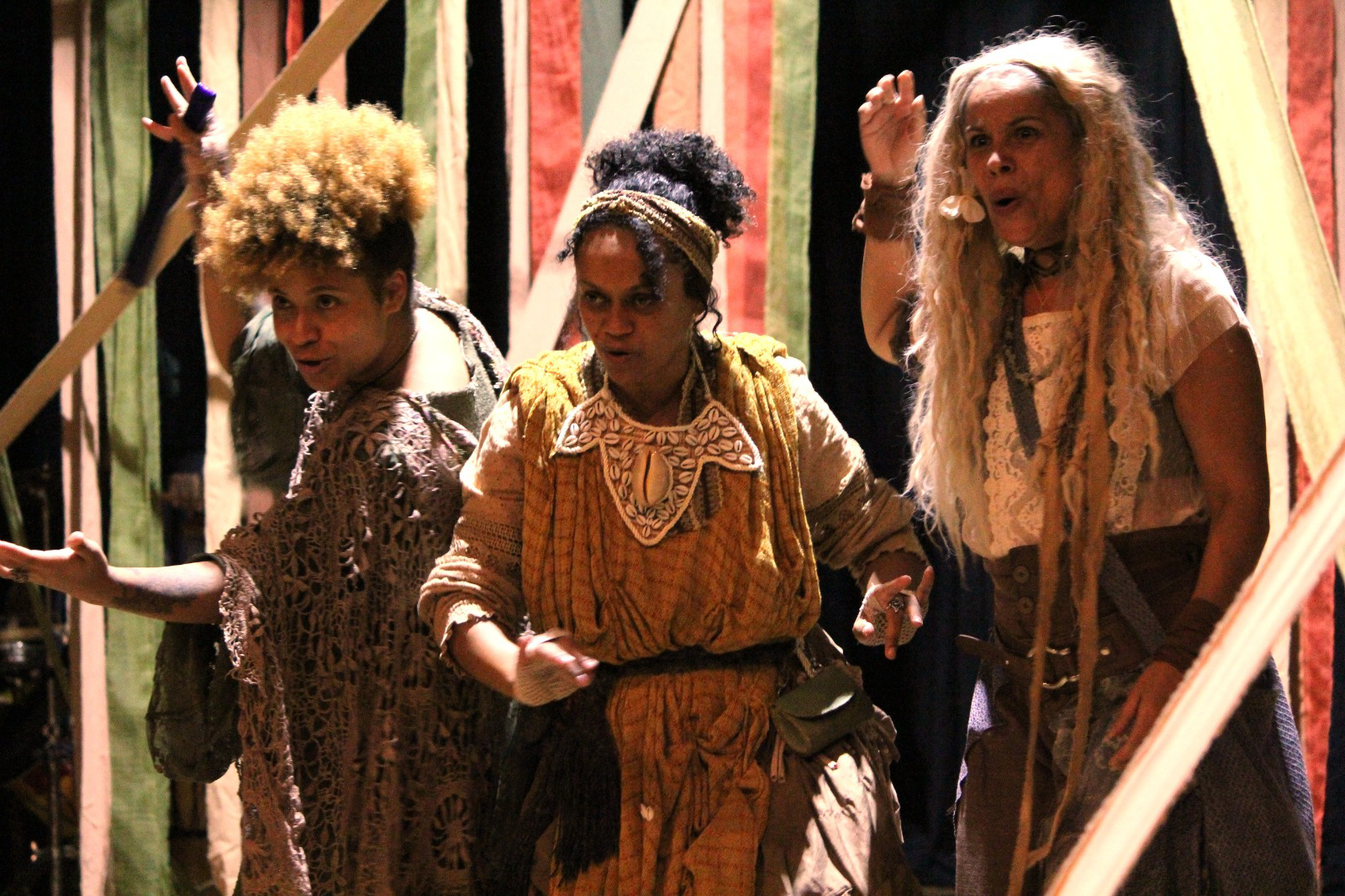 Girolê celebra 20 anos com o espetáculo “Em busca do coração da terra”, no Teatro Regina Vogue