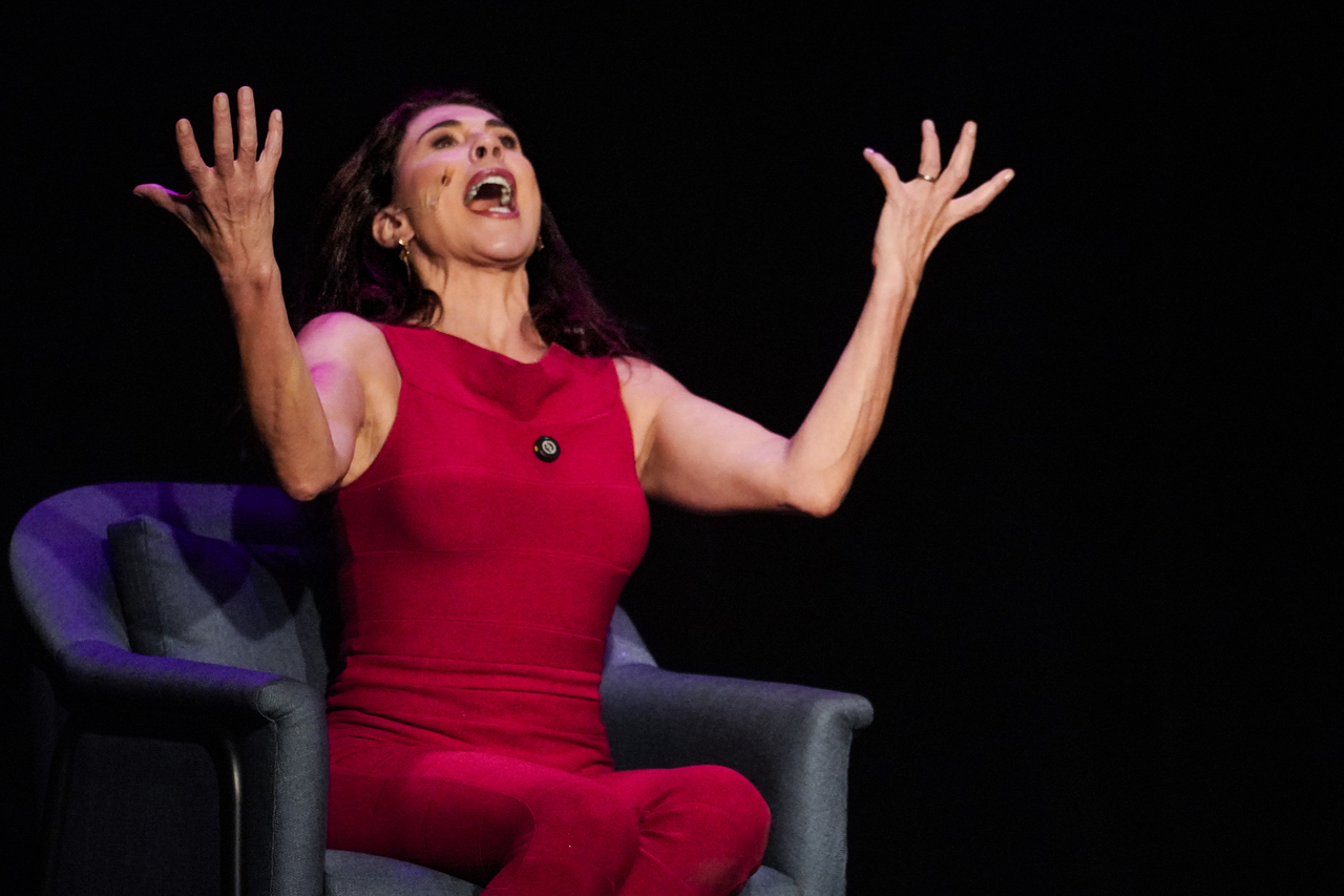 Comédia "Da Puberdade à Menopausa", com Angela Dippe, tem apresentações no Guairinha