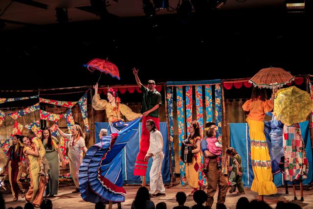 Uma vida inteira brincando: Crítica da peça “Histórias de teatro e circo - Três gerações de arte brincante”, Carroça de Mamulengos