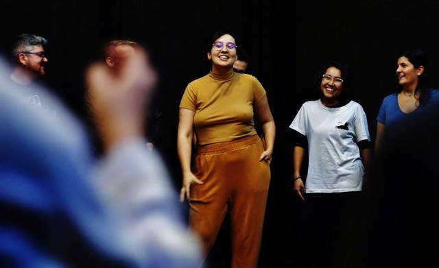 Trio Cuspão de Teatro abre seleção para oficina gratuita que investiga a comédia como linguagem de criação