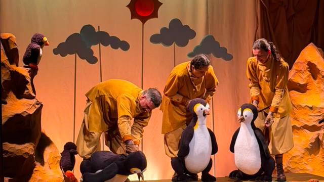 Além dos palcos: Alameda Cia Teatral promove ciclo de debates gratuitos sobre adoção e acolhimento durante a temporada de “Com Tango somos 3”