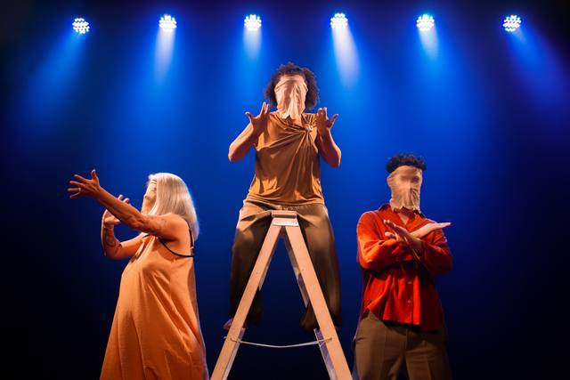 “Insurdir ou Cenas Surdas” tem apresentação gratuita no Teatro Regina Vogue neste domingo (6)