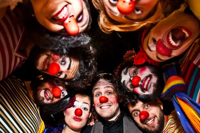 Coletivo Palhax Gourmet celebra 11 anos de trajetória com temporada especial de três espetáculos gratuitos em Curitiba
